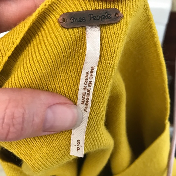 Free People Cashmere Sweater Size Small Mustard Yellow Draped Oversized Soft S - Picture 12 of 13